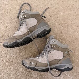 Women’s North Face Gray Leather Suede Nubuck Waterproof Hiking Boots 8.5